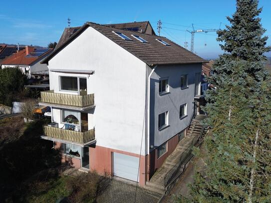 Stelzenberg - Großzügiges Zweifamilienhaus mit Einliegerwohnung und Garage