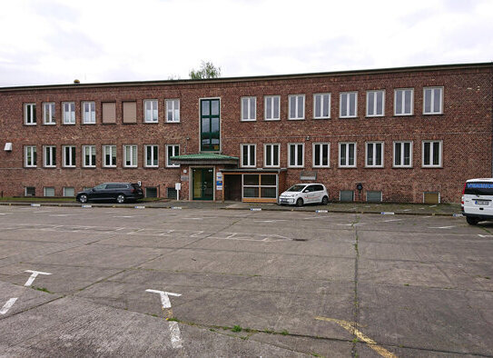 gepflegtes Büro-Geschäftsgebäude (voll vermietet) mit Parkflächen und Dach-PV-Anlage in Stralsund