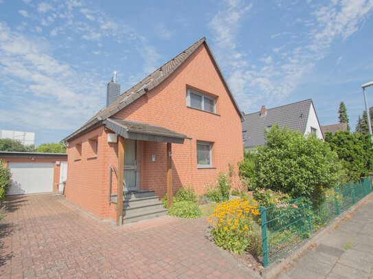 Freistehendes, zeitloses Einfamilienhaus mit großem Garten und Garage in begehrter Lage von Köln-Flittard