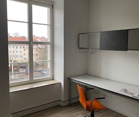 Möbliertes Appartement am Bienertpark mit EBK, große ABK und PKW Stellplatz!