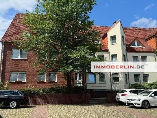 IMMOBERLIN.DE - Sehr sympathische Maisonette: Wohnung mit Galerie, Westbalkon & Pkw-Stellplatz in ländlicher Lage