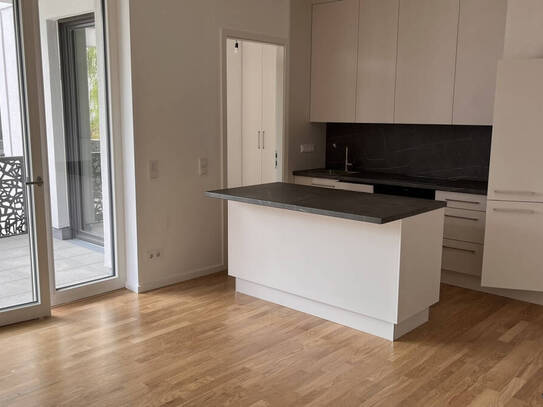 Einziehen und wohlfühlen: Helle 2-Zimmer-Wohnung mit hochwertiger Ausstattung und Balkon!