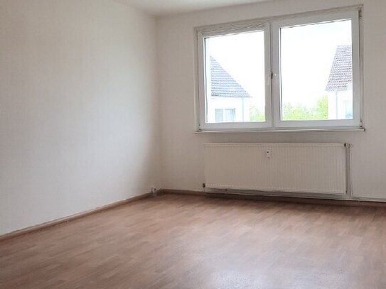 neu renovierte 4 Raum Wohnung im 2.OG