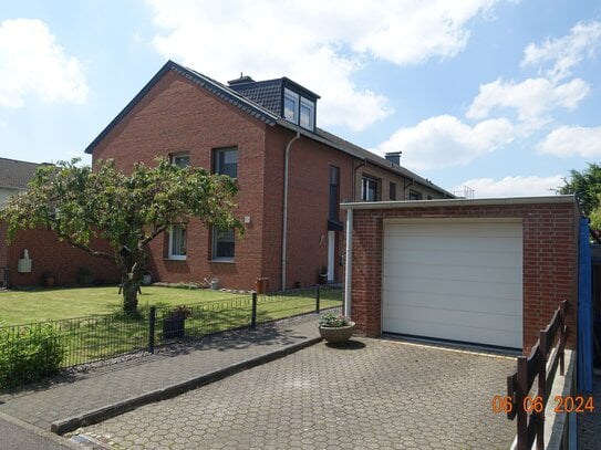 RESERVIERT : BREINIG TOP : Einfamilienhaus, 3 Garagen, Top Lage