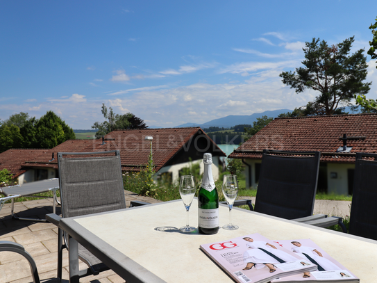 Eines der wenigen großen Ferienhäuser mit beeindruckender Aussicht auf See und Berge