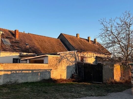 Stark sanierungsbedürftiges Haus auf 1.700 m² großem Grundstück im Zerbster / Ankuhn