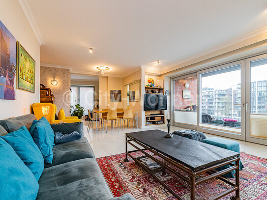 Großzügige möblierte Wohnung mit Balkon, Ausblick aufs Wasser und Parkplatz in Hamburg-HafenCity