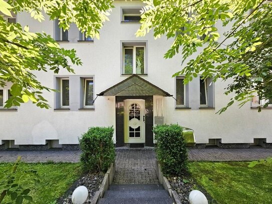 *** Solides, vollständig gedämmtes Mehrfamilienhaus mit Garagentrakt und Gartengrundstück ***