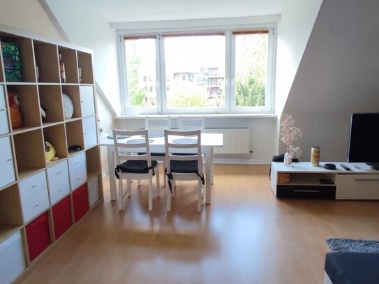 *** BARMBEK-SÜD ! * MÖBLIERTES 2 ZIMMER DACHSTUDIO * BEFRISTET FÜR 2,5 JAHRE * AN DAME*EBK * DUSCHBAD * 5 MIN Z.STADTPA…