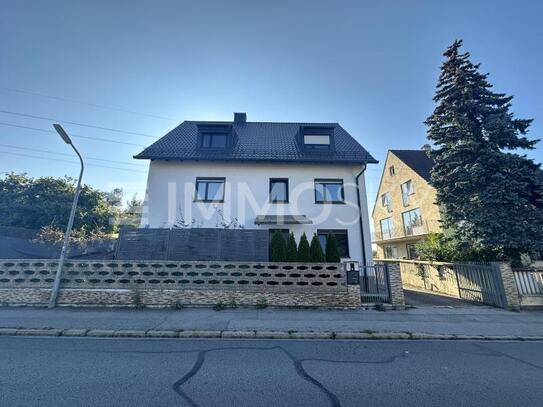 **Neuwertiges 3-Familienhaus Perfekt für Kapitalanleger**