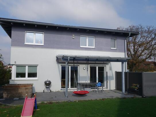 Modernes gepflegtes Einfamilienhaus mit Garage + Carport