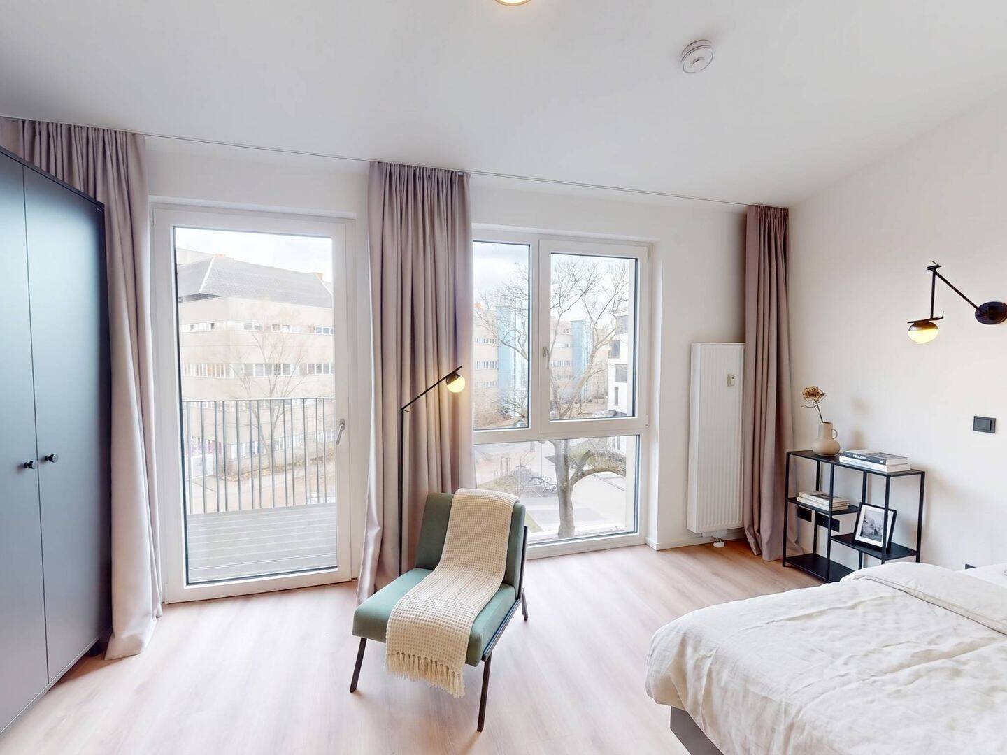 Modernster Wohnkomfort: Ihr neues Single-Apartment mit geschmackvoller Möblierung, EBK und BALKON direkt an der Spree - Foto 1