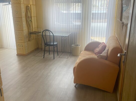 Charmantes, Möbliertes Doppelzimmer mit Balkon und Privatem Badezimmer