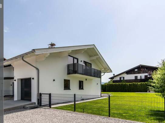 Luxuriöse Doppelhaushälfte mit Bergblick in Seenähe