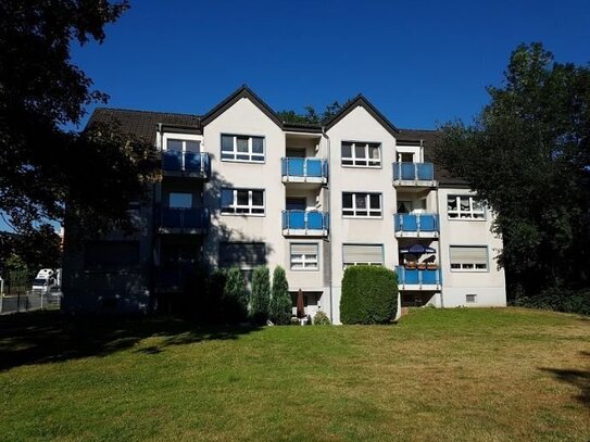 schöne helle Wohnung mit Balkon und Einbauküche