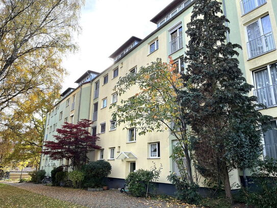 Moderne, gepflegte Dachgeschosswohnung mit Dachterrasse und Garage nahe Rechenberg