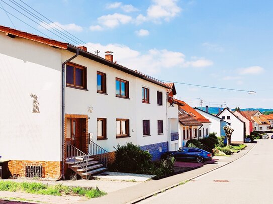 Zweifamilienhaus mit großem Garten in ruhiger Lage