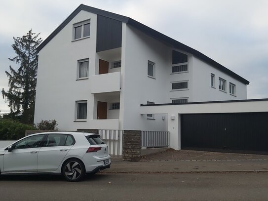 Charmante 2 - Zimmer Dach-Atelier-Wohnung mit EBK und Balkon in Bad Cannstatt (Im Geiger-Memberg)