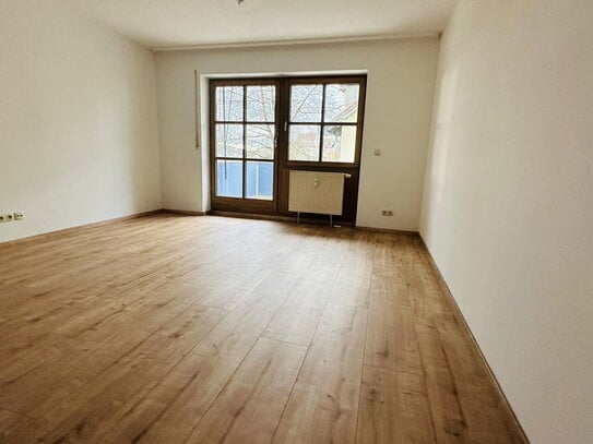 2 Zimmer Wohnung, ETW, Erstbezug nach Renovierung, provisionsfrei, 1. OG