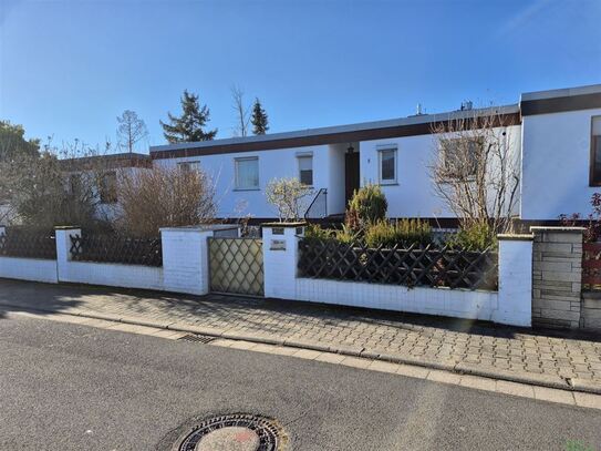 Reihen-Bungalow aus den 1970-ern mit Garage, toller Zuschnitt