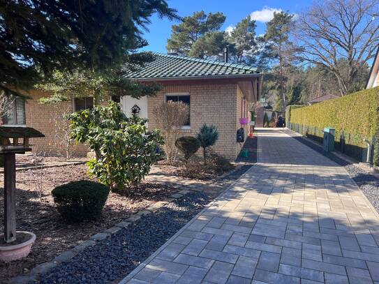 Traumhafter Bungalow + weiteres Gebäude auf einem großen Grundstük vor den Toren Berlins