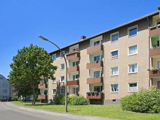 Wir haben für Sie renoviert! Schicke Erdgeschosswohnung mit neuem Laminatboden und Balkon