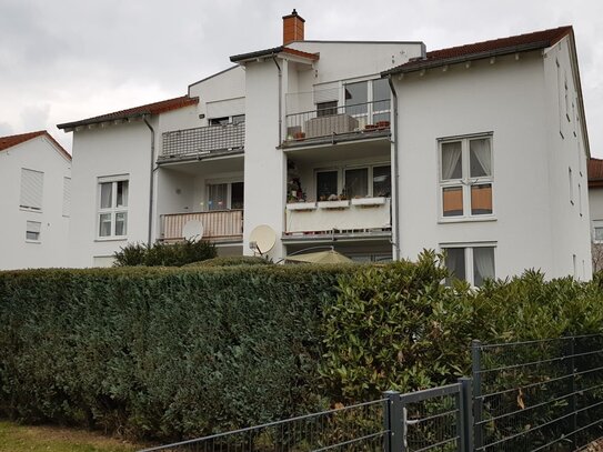 Klasse Kapitalanlage! 3 Zimmer ETW mit Balkon/ Schöner EBK/ teilw. bodentiefe Fenster/ Stellplatz in beliebtem Wohngebi…