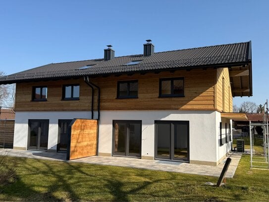 energieeffiziente Neubau-Doppelhaushälfte mit bezauberndem Garten und Garage in Ohlstadt bei Murnau