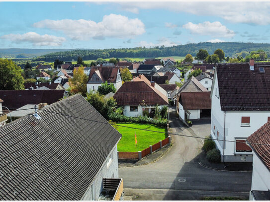 Einfamilienhaus mit vielseitig nutzbaren Nebengebäuden in Grünberg - Weickartshain