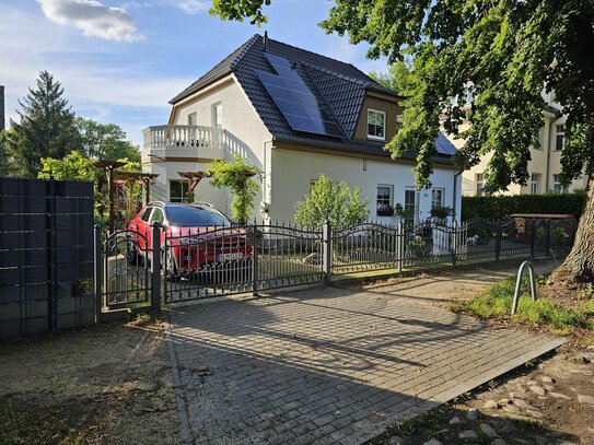 Schönes Haus in toller Lage in Berlin Karow mit PV-Anlage/ohne Makler