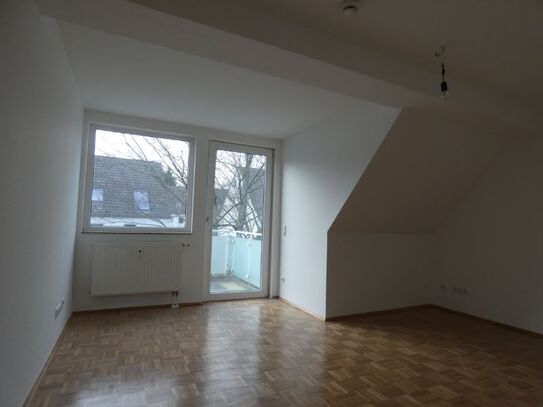 * 1 A Wohnung mit Balkon und Tageslichtbad !*