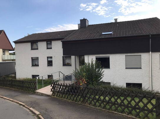 Schöne Terrassen-Wohnung direkt am Park + neue Küche + 4 Parkplätze