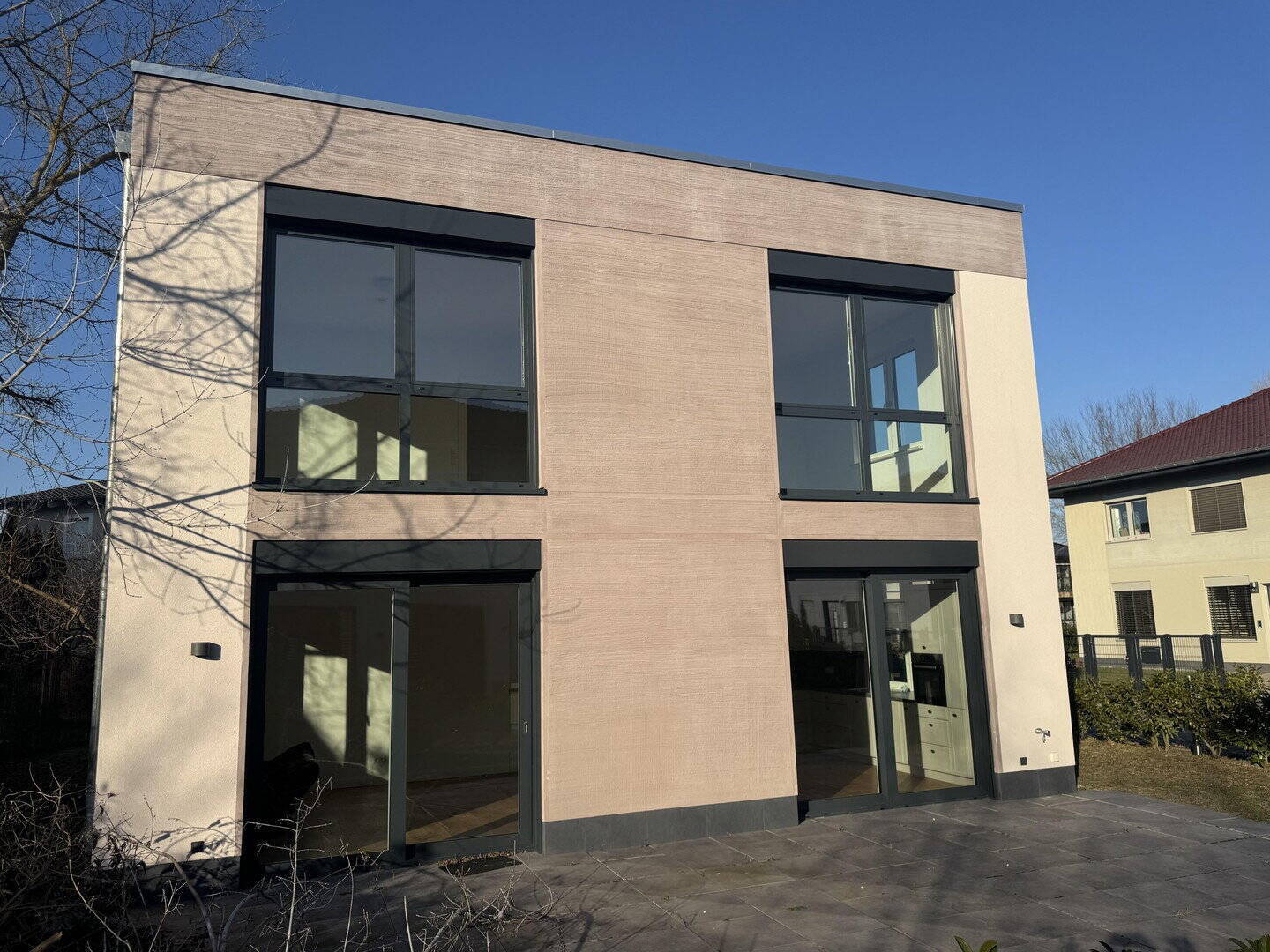 Luxuriöse 3 Raumwohnung mit Garten in einer Villa - Photo 1