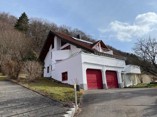 230 m2 - edel - Großzügiges Zweifamilienhaus in Dürbheim am Waldrand - Top Lage