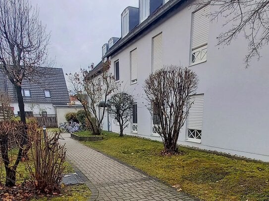 Bezugsfreie 3 Zimmer DG Wohnung mit Balkon u. TG