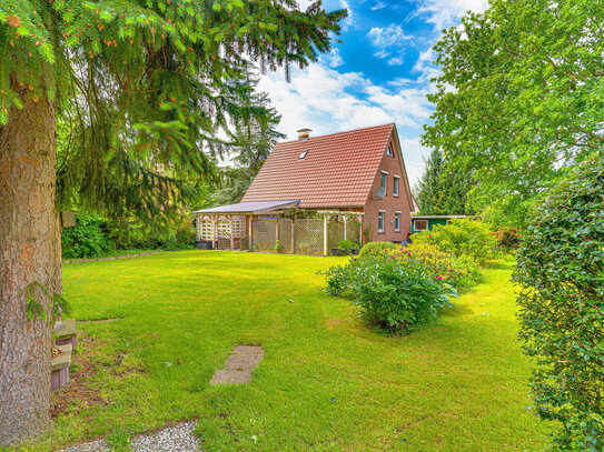 Geräumiges EFH auf großem, gepflegtem 1.147 qm Grdstk. zentral in Sterup! Überd. Terrasse & Garage!