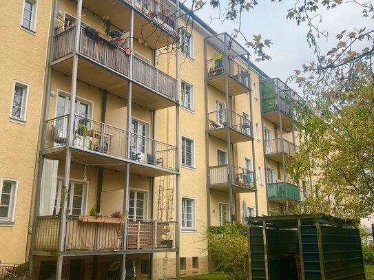 Szeneviertel: 3 Zimmer I Balkon I neue Einbauküche I saniert