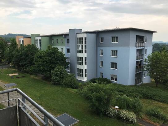 Über den Dächern von Gera: 2-Raum-Wohnung mit Balkon und traumhaftem Ausblick