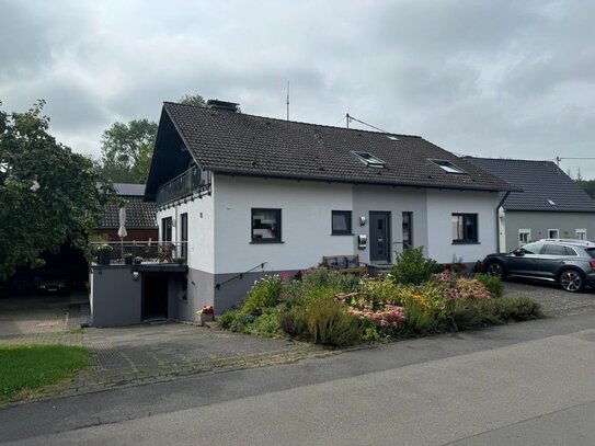 Gemütliches Familienhaus mit Einliegerwohnung und mit Pferdestall! - nur 5min bis zur A60!