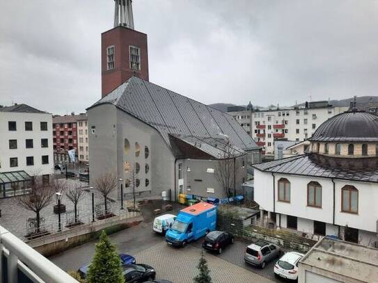 *Achtung! schöne 2-R-Wohnung mit Balkon möchte vermietet werden*