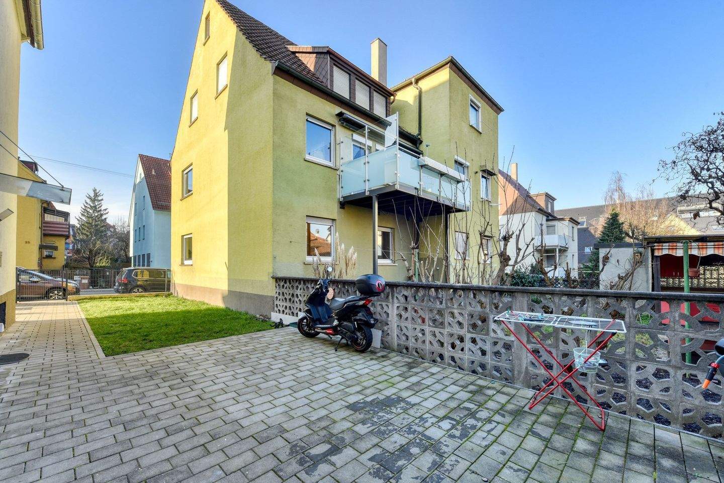 +++ freistehendes 3-FH - zentrumsnah & bequem - EG sanierungsbedürftig - OG modernisiert - DG vermietet - inkl. Doppe...