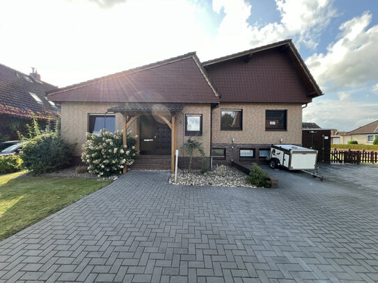 PROVISIONSFREI: Gepflegtes Familienhaus, 6 ZKB, 250 m2 WF/NF, 661m2 GS, Keller, Kaltwintergarten