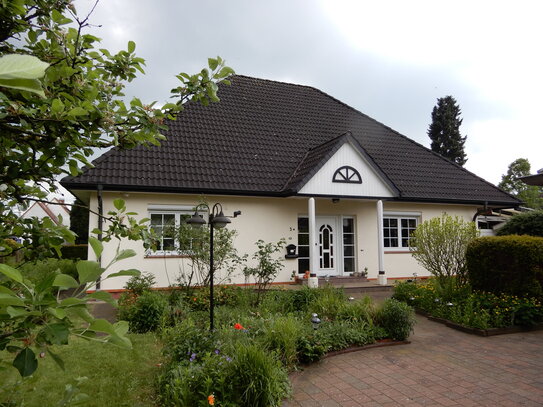 Farge / Rekum - Wilhelm-Brandhorst-Str. 3A- freist. Walmdachbungalow in rückwärtiger Gartenlage