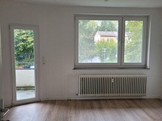 Schöne sanierte 3 ZKB mit Balkon 2. Obergeschoss