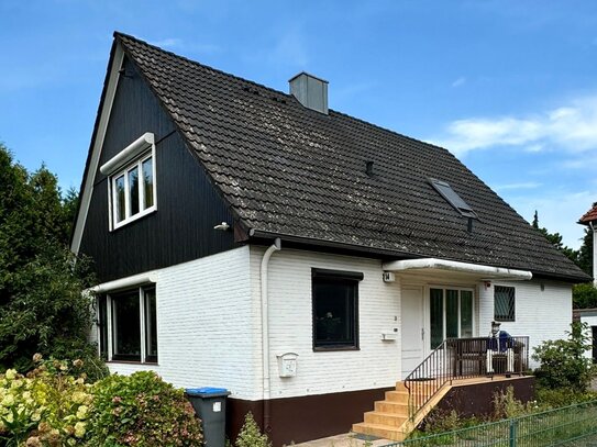 Familientraum im idyllischen Alsterdorf! Sanierungsbedürftiges Einfamilienhaus mit Terrasse & Garten