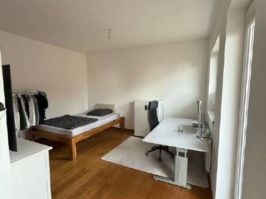 Hochwertig sanierte Altbauwohnung im Zentrum mit Südbalkon und Veranda