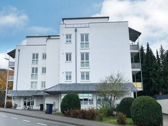 Renovierte 2-Zimmer Wohnung mit neuer Einbauküche, Balkon und Aufzug in Cortendorf