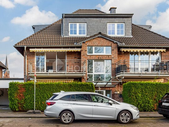 Wohnen auf zwei Ebenen: Helle Maisonettewohnung mit West-Balkon und Duplexgarage in Köln Zündorf