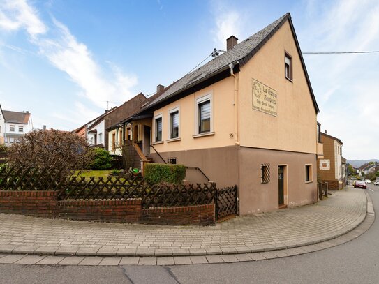 Rohdiamant + Einfamilienhaus mit Garten in zentraler Lage von Elversberg zu erwerben