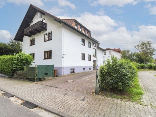 Wohnen mit Grün: Familienfreundliche Souterrainwohnung mit eigener Terrasse und Gemeinschaftsgarten